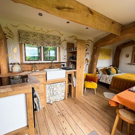 Luxury Shepherd'S Hut Style Cabin With Views Villa เฮริฟอร์ด ภายนอก รูปภาพ