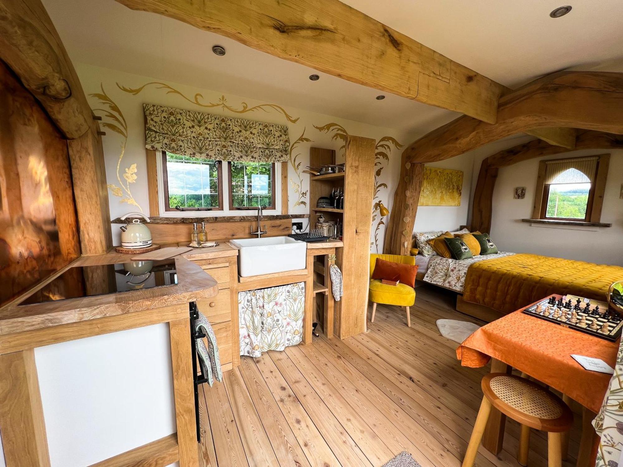 Luxury Shepherd'S Hut Style Cabin With Views Villa เฮริฟอร์ด ภายนอก รูปภาพ